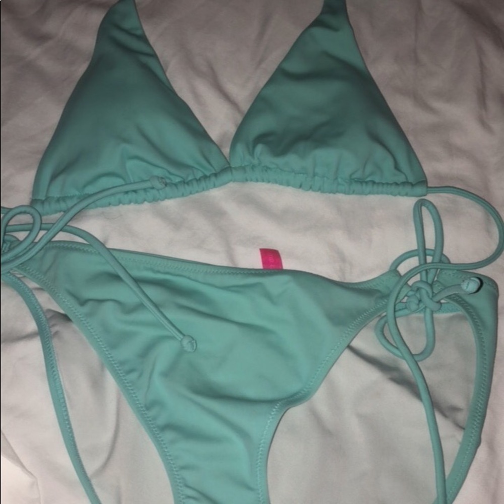 Bathing suits - Picture 2 of 6